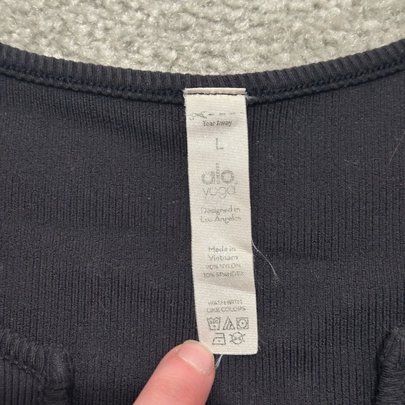 ALO Yoga Black Ribbed Short Sleeve Cropped Top - Picture 3 of 6